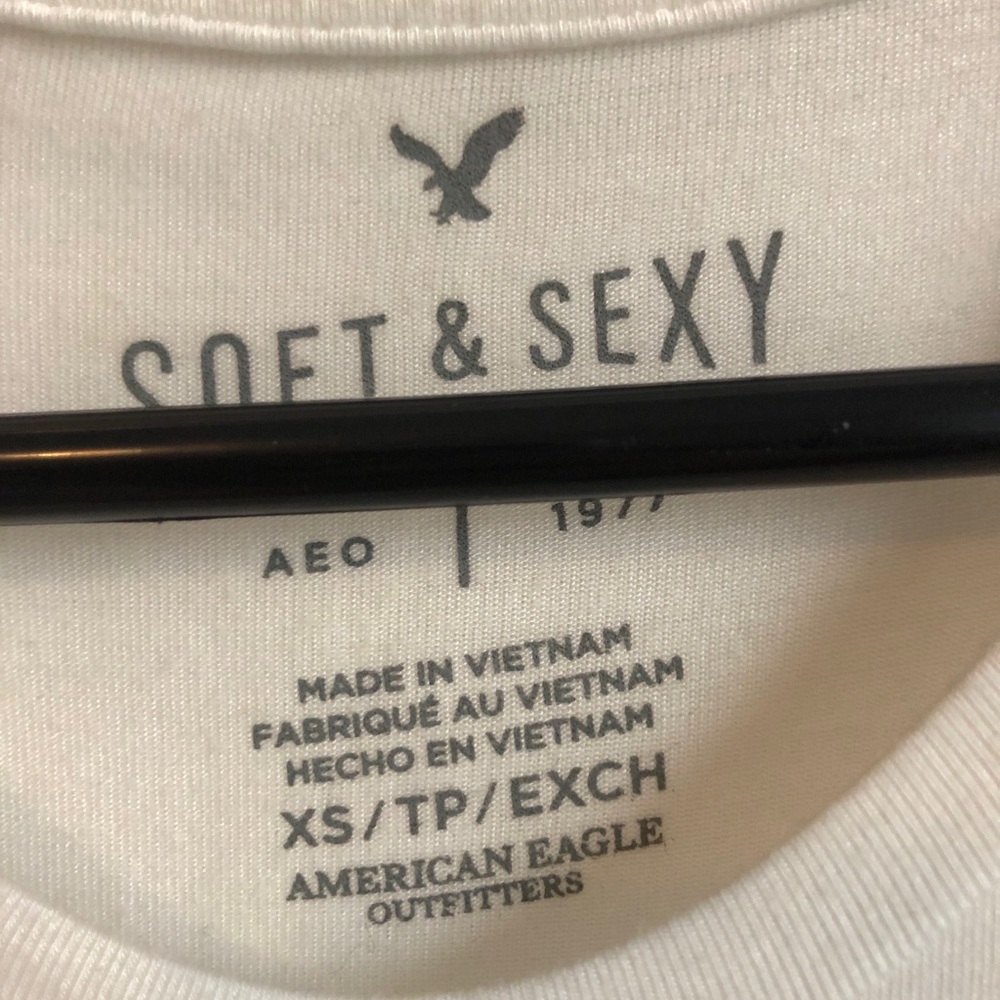 Gently used AE white top